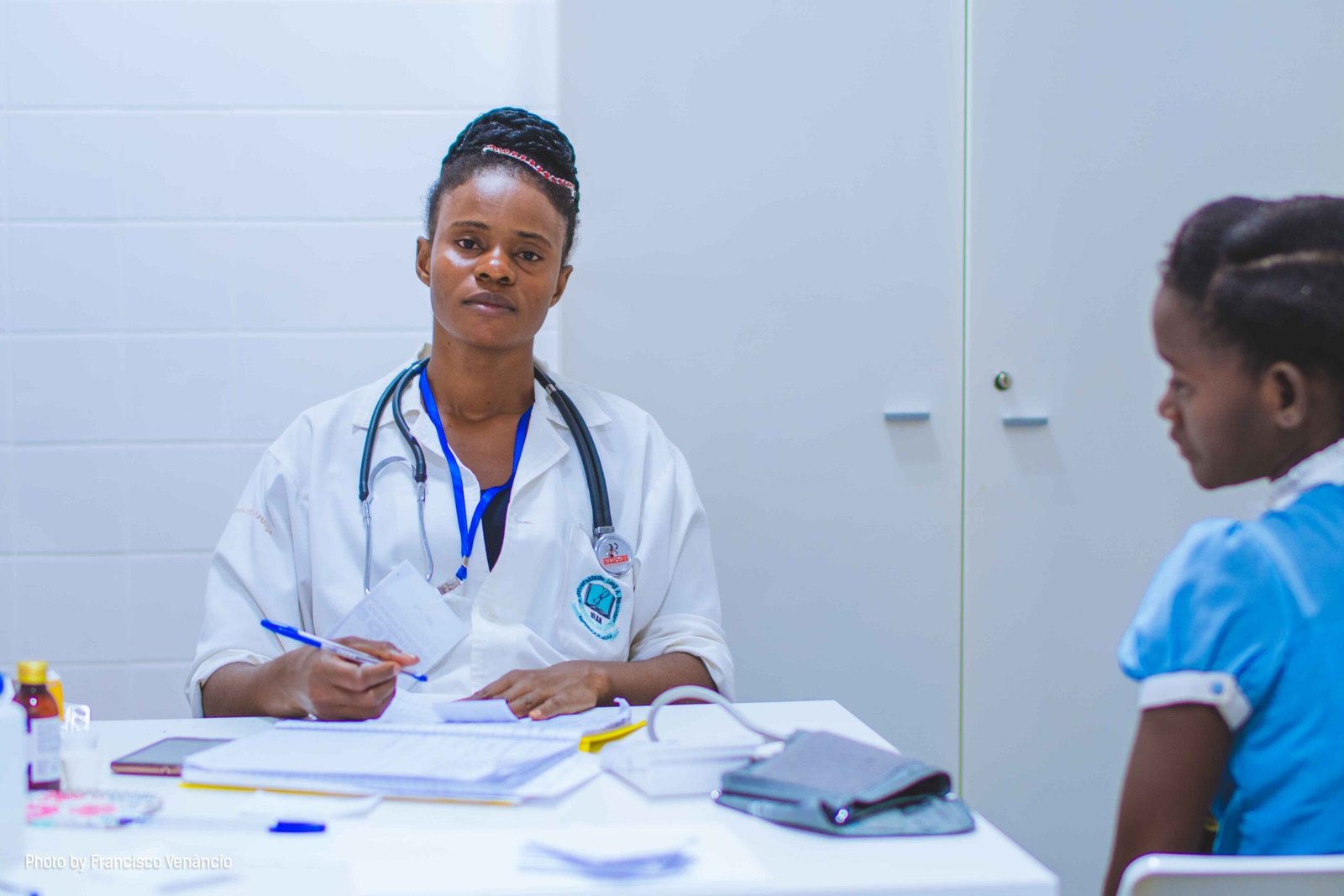 Por quantos médicos negros você já foi atendido?
